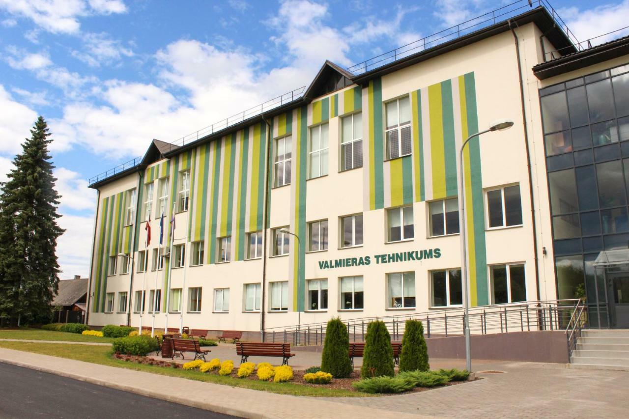 Valmieras Tehnikuma Dienesta Viesnica Экстерьер фото